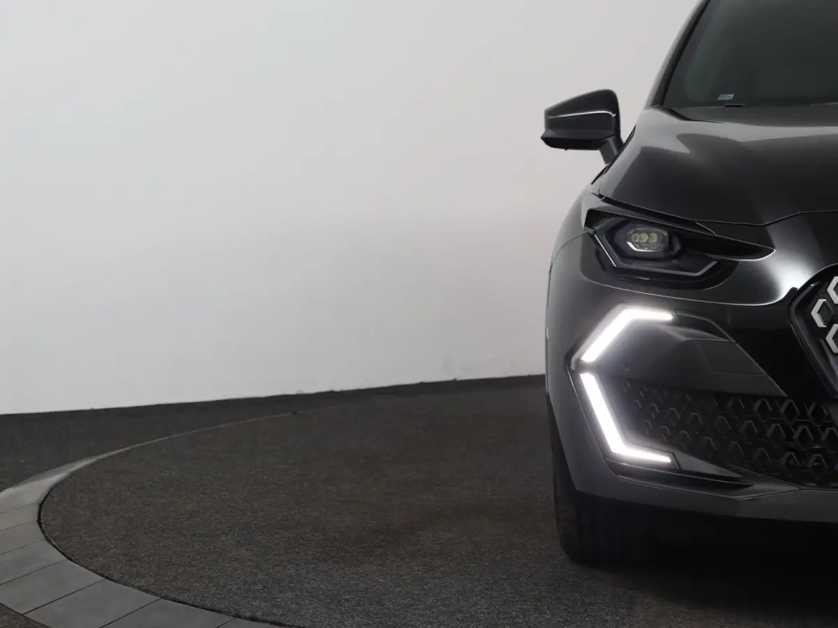 techno full hybrid E-Tech 160 pk | pack winter, safety & parking | lichtmetalen wielen 18""rythmic" | verlenging connected services openR link met twee jaar |