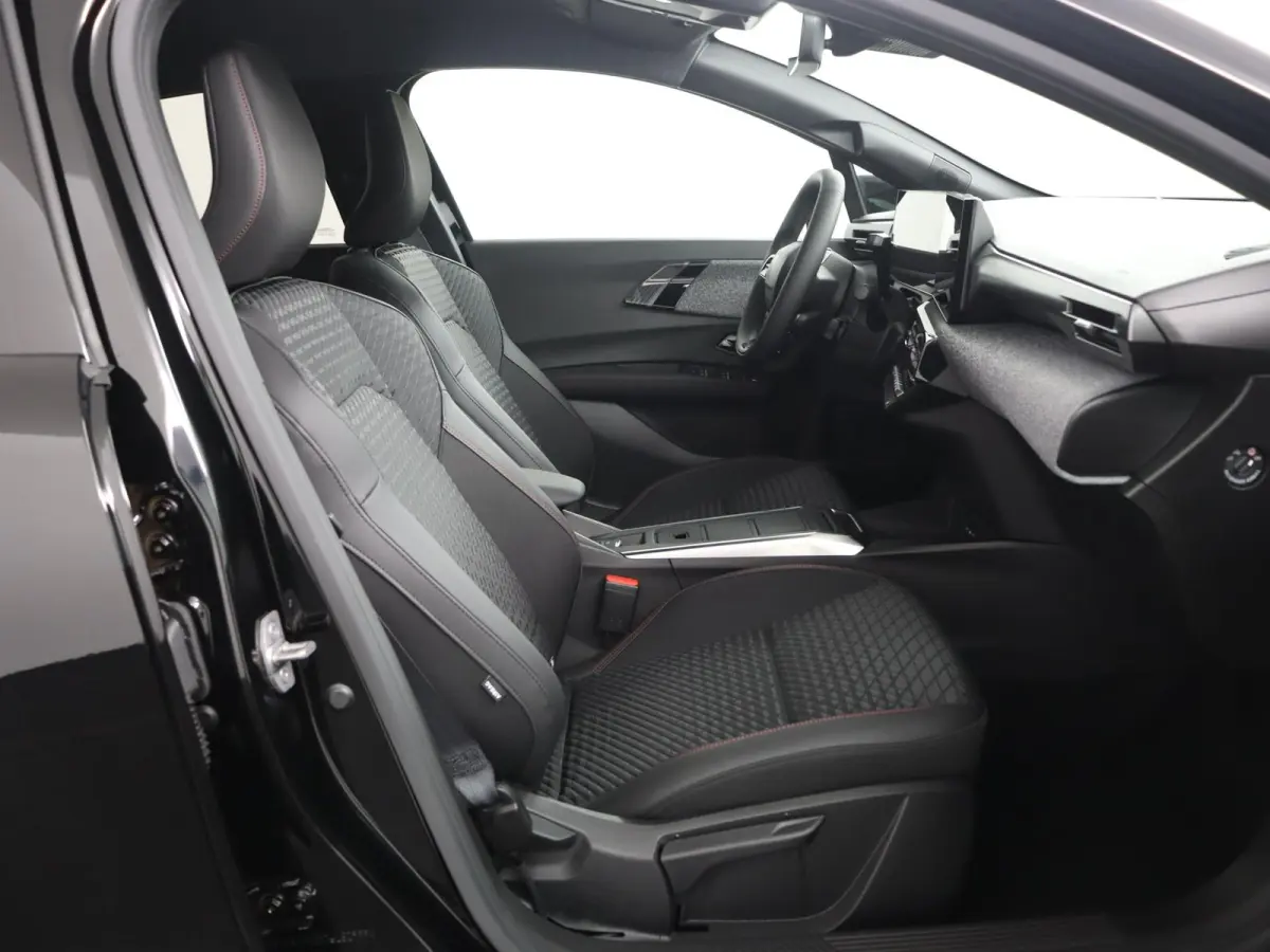 techno full hybrid E-Tech 160 pk | pack winter, safety & parking | lichtmetalen wielen 18""rythmic" | verlenging connected services openR link met twee jaar |