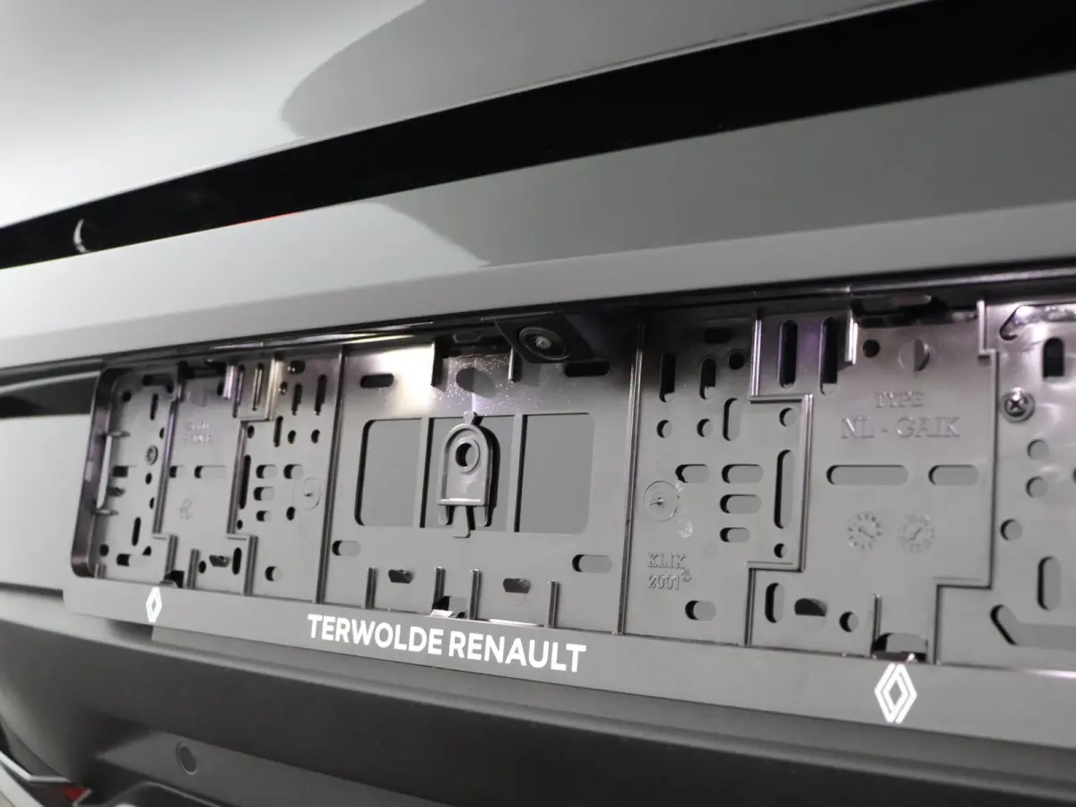 techno full hybrid E-Tech 160 pk | pack winter, safety & parking | lichtmetalen wielen 18""rythmic" | verlenging connected services openR link met twee jaar |