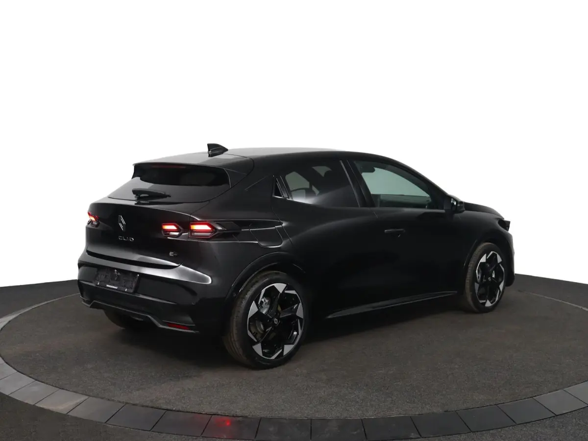 techno full hybrid E-Tech 160 pk | pack winter, safety & parking | lichtmetalen wielen 18""rythmic" | verlenging connected services openR link met twee jaar |
