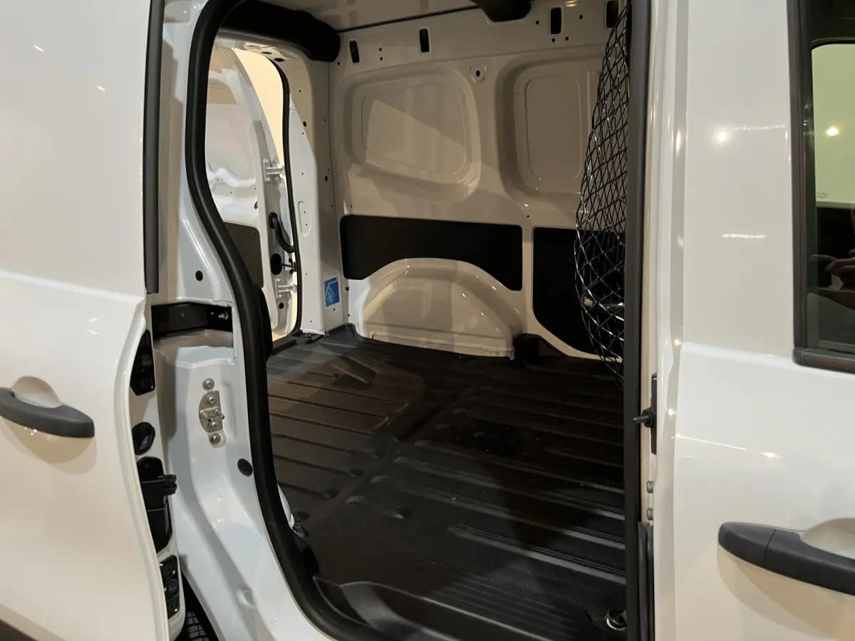 N-Connecta L1 44 kWh / 100% elektrisch !! / SOH 99% / Airco / Cruise Control / CarPlay / Camera / 4.900 KM !!