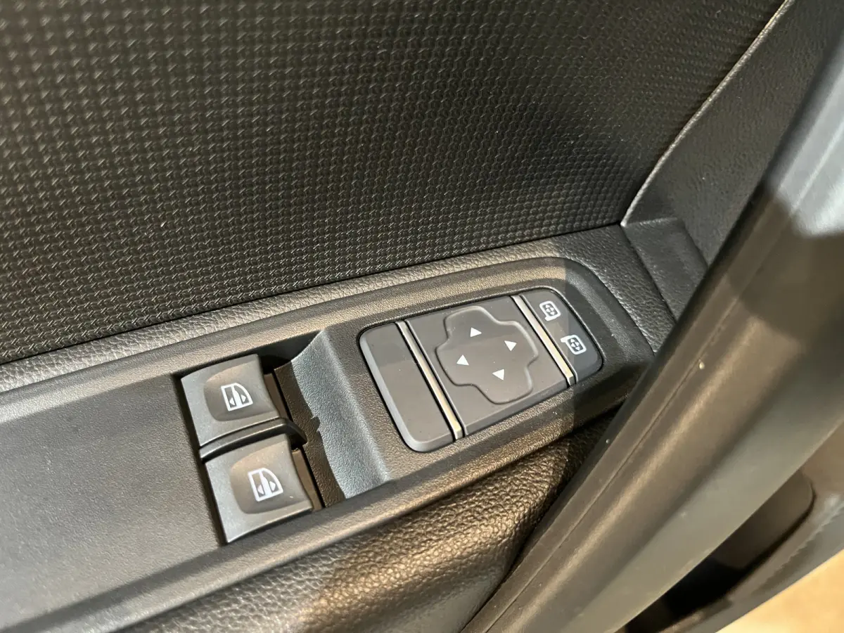 N-Connecta L1 44 kWh / 100% elektrisch !! / SOH 99% / Airco / Cruise Control / CarPlay / Camera / 4.900 KM !!