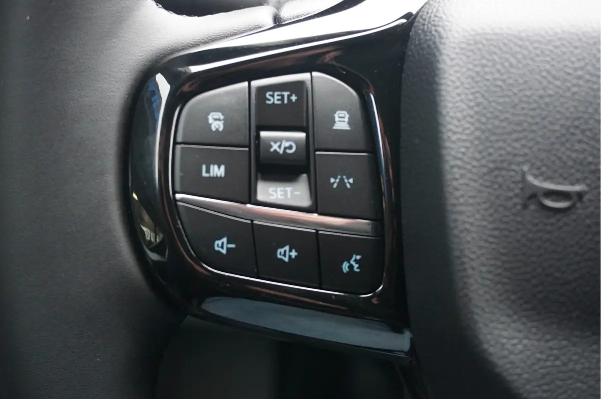 320L 218PK 71KWH Limited Elektrisch AUT BPM VRIJ!! Navi, ACC, 360° Cam, 17" LM!! NR. EC30