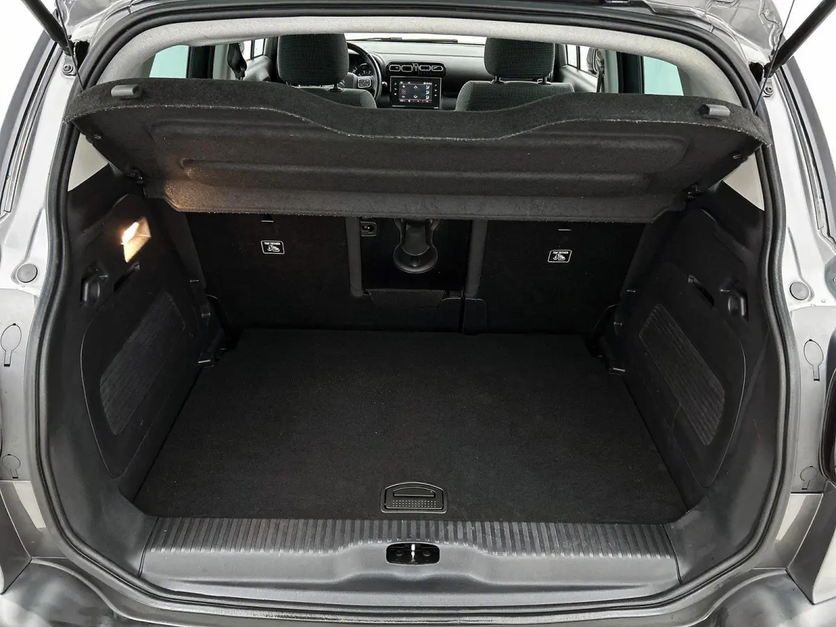 SUV Shine 110pk Automaat | Navigatie | Panoramisch schuif-kanteldak | Achteruitrijcamera | Climate Control | Cruise Control | Parkeersensoren v+a | Apple Carplay / Android Auto | Bluetooth |