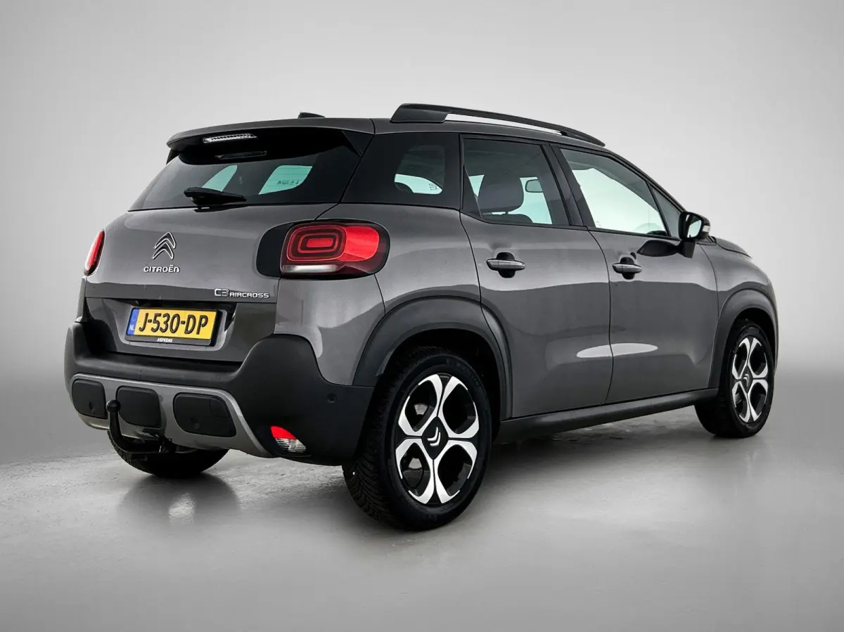 SUV Shine 110pk Automaat | Navigatie | Panoramisch schuif-kanteldak | Achteruitrijcamera | Climate Control | Cruise Control | Parkeersensoren v+a | Apple Carplay / Android Auto | Bluetooth |