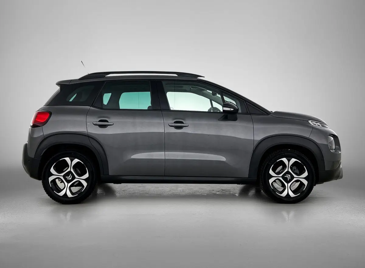 SUV Shine 110pk Automaat | Navigatie | Panoramisch schuif-kanteldak | Achteruitrijcamera | Climate Control | Cruise Control | Parkeersensoren v+a | Apple Carplay / Android Auto | Bluetooth |