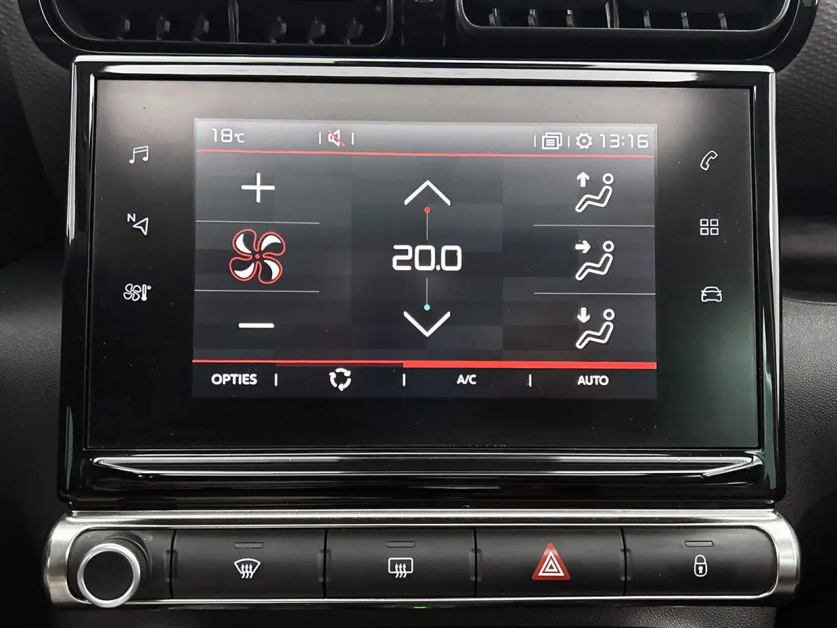 SUV Shine 110pk Automaat | Navigatie | Panoramisch schuif-kanteldak | Achteruitrijcamera | Climate Control | Cruise Control | Parkeersensoren v+a | Apple Carplay / Android Auto | Bluetooth |
