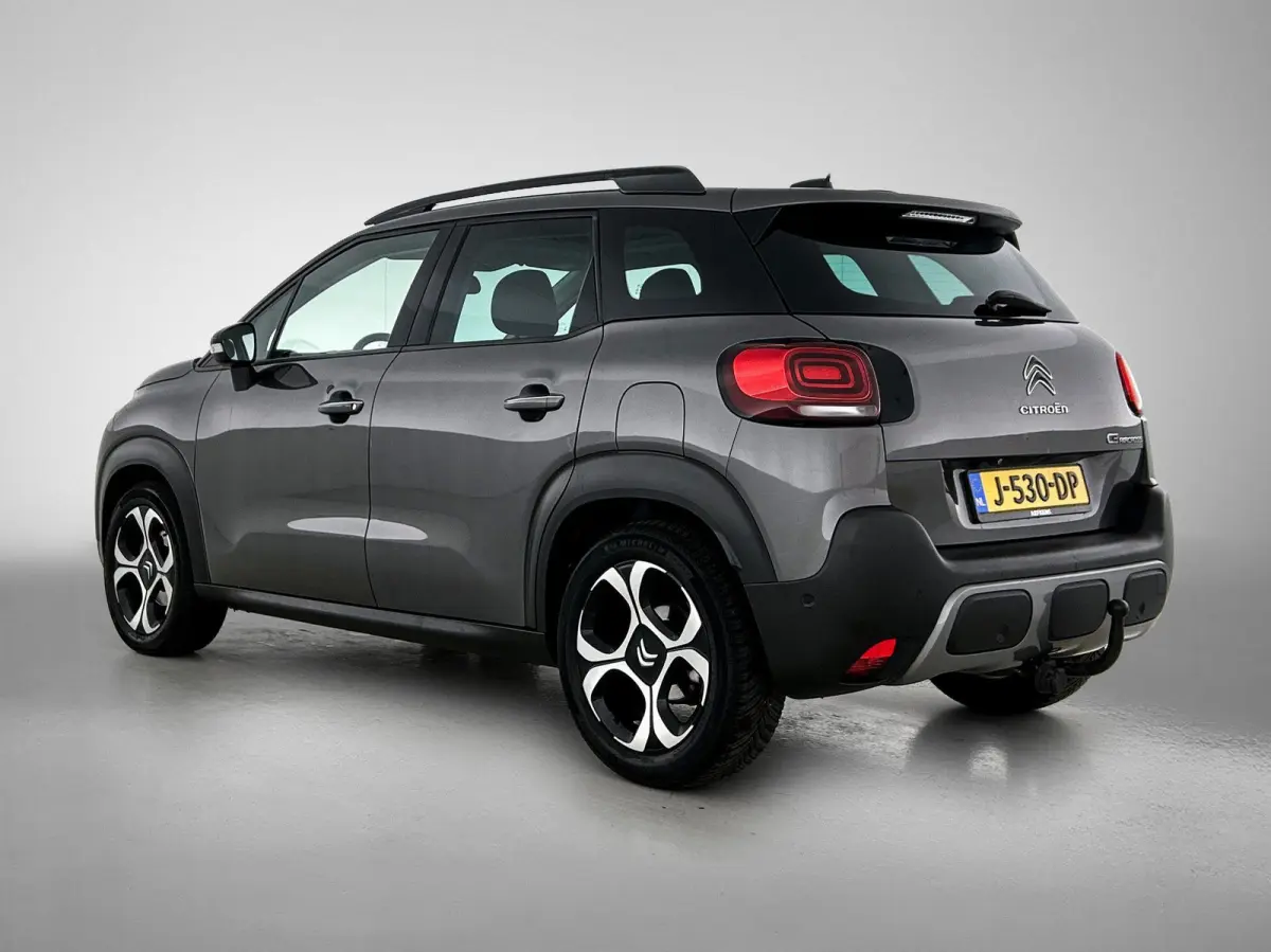 SUV Shine 110pk Automaat | Navigatie | Panoramisch schuif-kanteldak | Achteruitrijcamera | Climate Control | Cruise Control | Parkeersensoren v+a | Apple Carplay / Android Auto | Bluetooth |