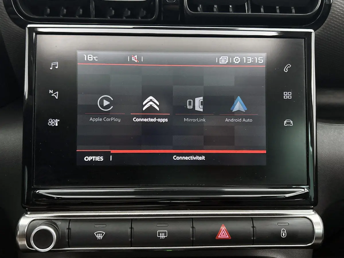 SUV Shine 110pk Automaat | Navigatie | Panoramisch schuif-kanteldak | Achteruitrijcamera | Climate Control | Cruise Control | Parkeersensoren v+a | Apple Carplay / Android Auto | Bluetooth |