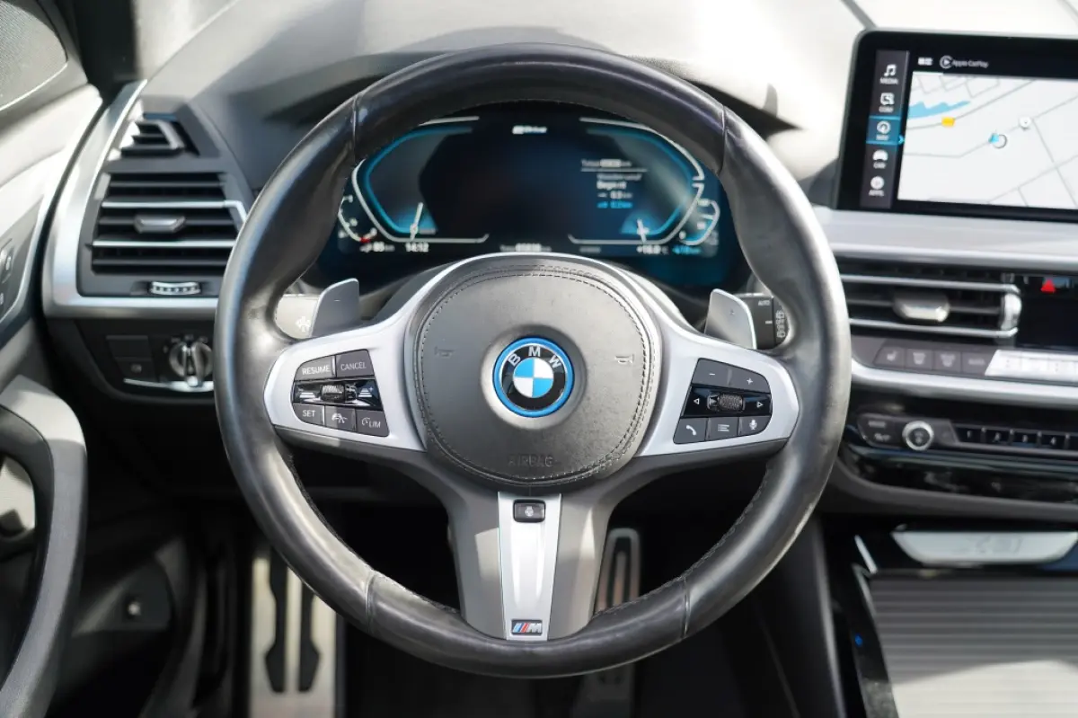 xDrive 30 e M Sport