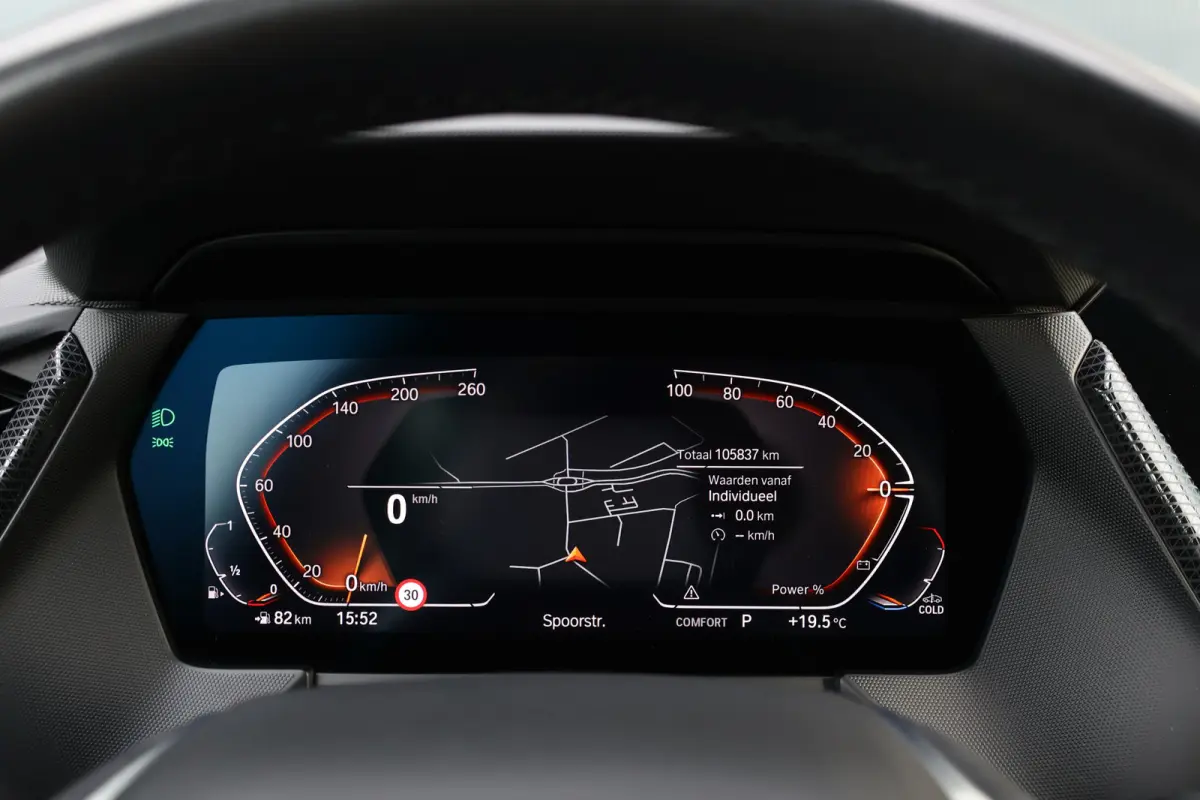 118i Sportline Automaat | Leer | Stoelverwarming | 18 Inch | Camera | Live Cockpit Plus | Apple Carplay / Android Auto