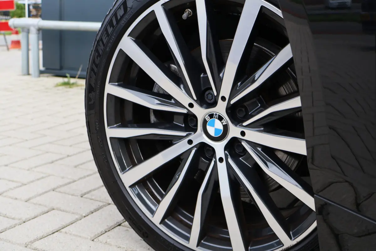 118i Sportline Automaat | Leer | Stoelverwarming | 18 Inch | Camera | Live Cockpit Plus | Apple Carplay / Android Auto
