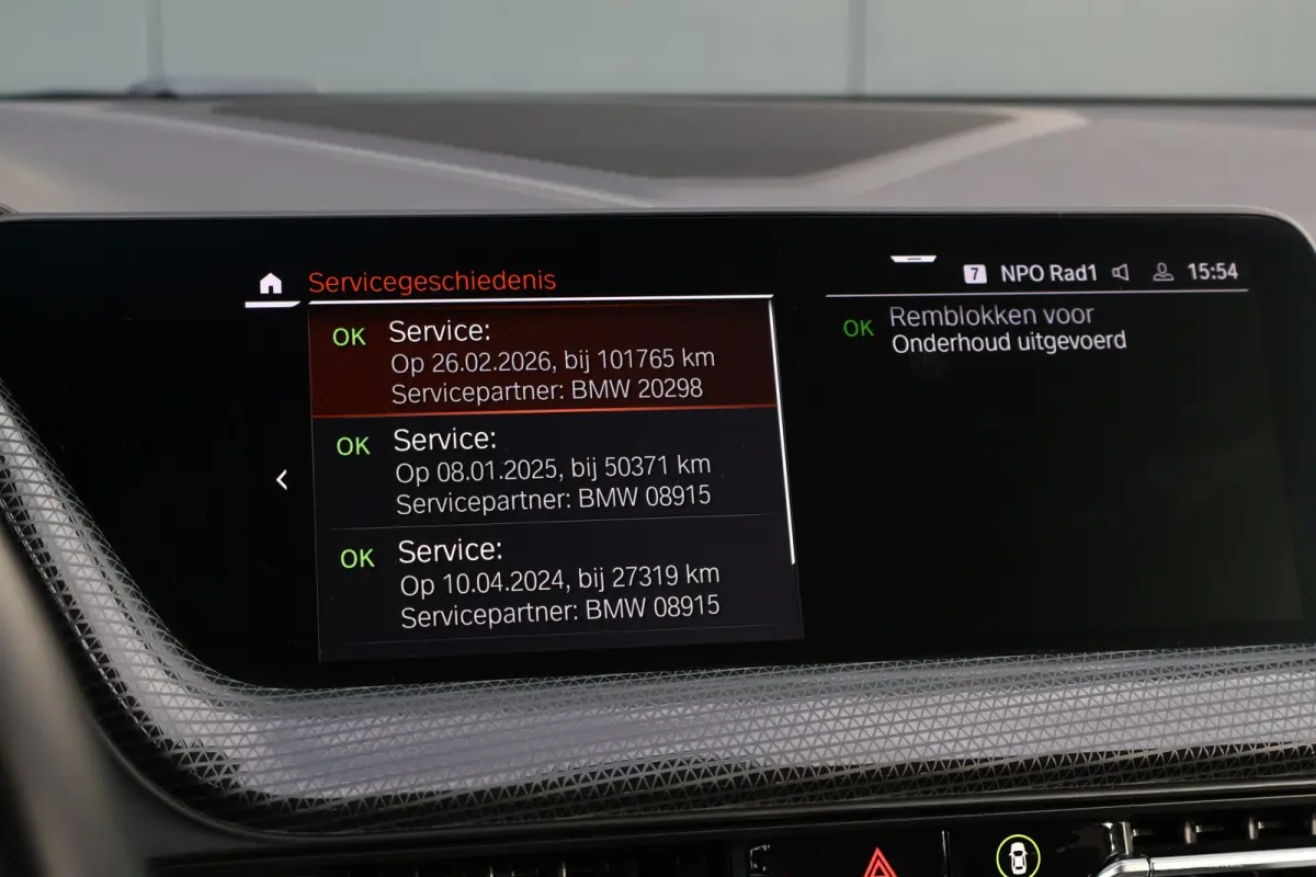 118i Sportline Automaat | Leer | Stoelverwarming | 18 Inch | Camera | Live Cockpit Plus | Apple Carplay / Android Auto
