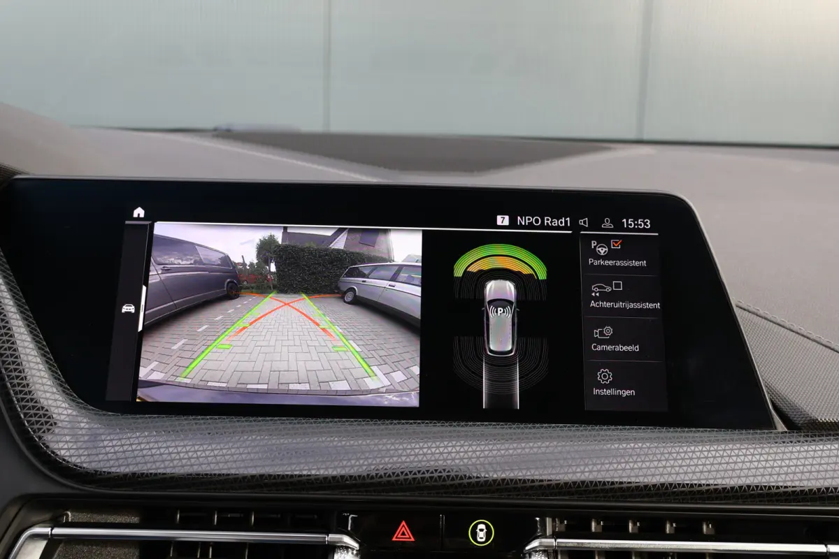 118i Sportline Automaat | Leer | Stoelverwarming | 18 Inch | Camera | Live Cockpit Plus | Apple Carplay / Android Auto