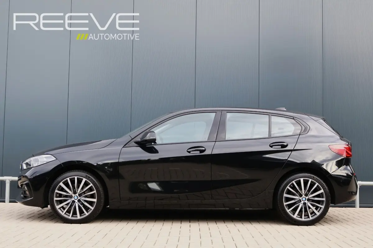 118i Sportline Automaat | Leer | Stoelverwarming | 18 Inch | Camera | Live Cockpit Plus | Apple Carplay / Android Auto