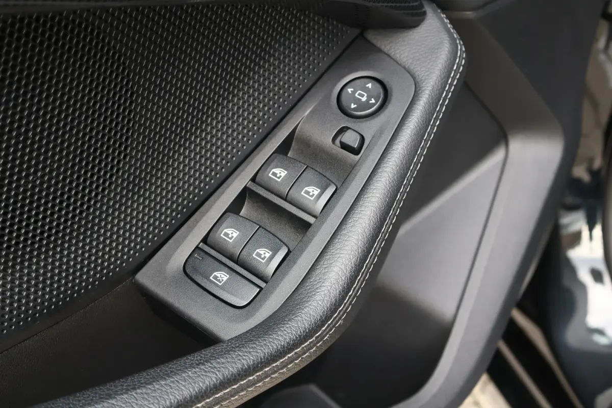 118i Sportline Automaat | Leer | Stoelverwarming | 18 Inch | Camera | Live Cockpit Plus | Apple Carplay / Android Auto