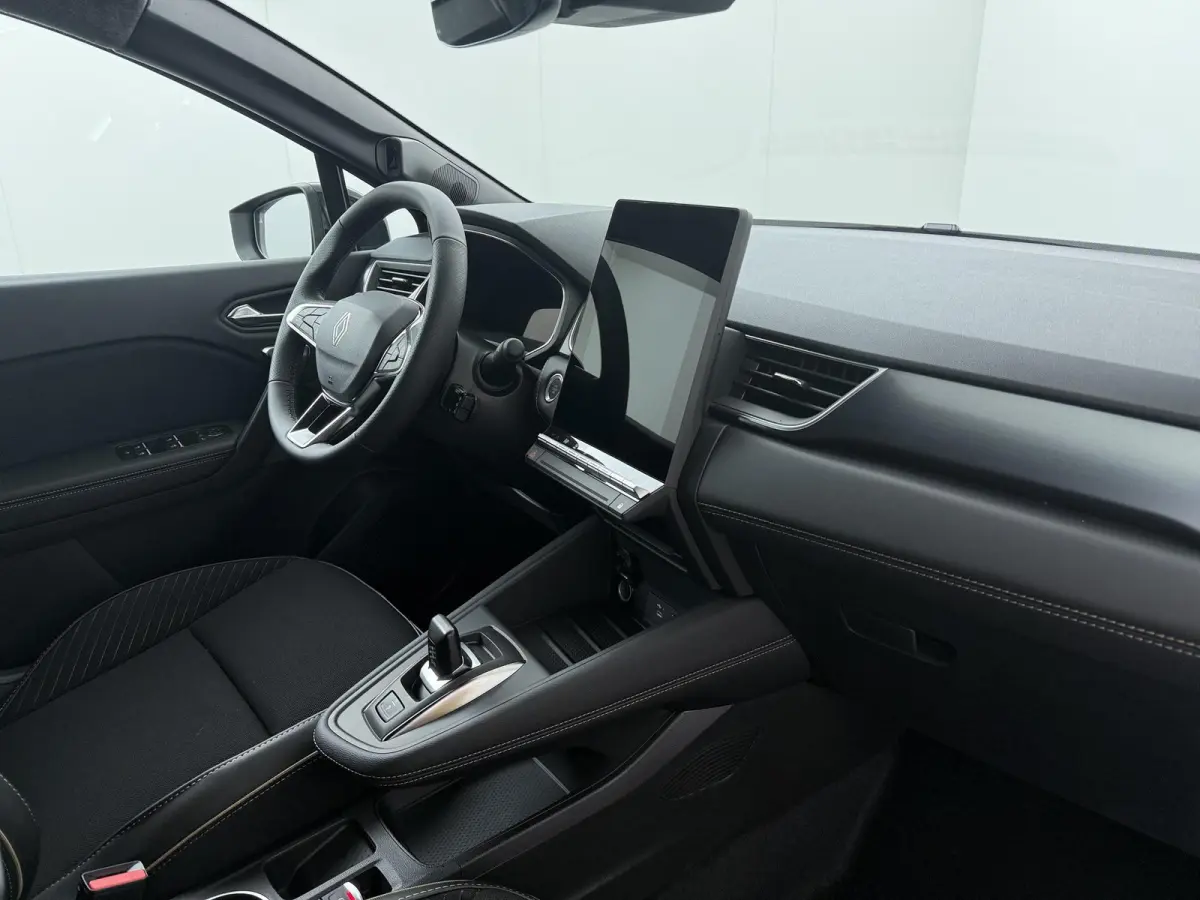 iconic full hybrid E-Tech 160 | Achteruitrijcamera | Active driver assist | Elektrisch verwarmbare voorstoelen