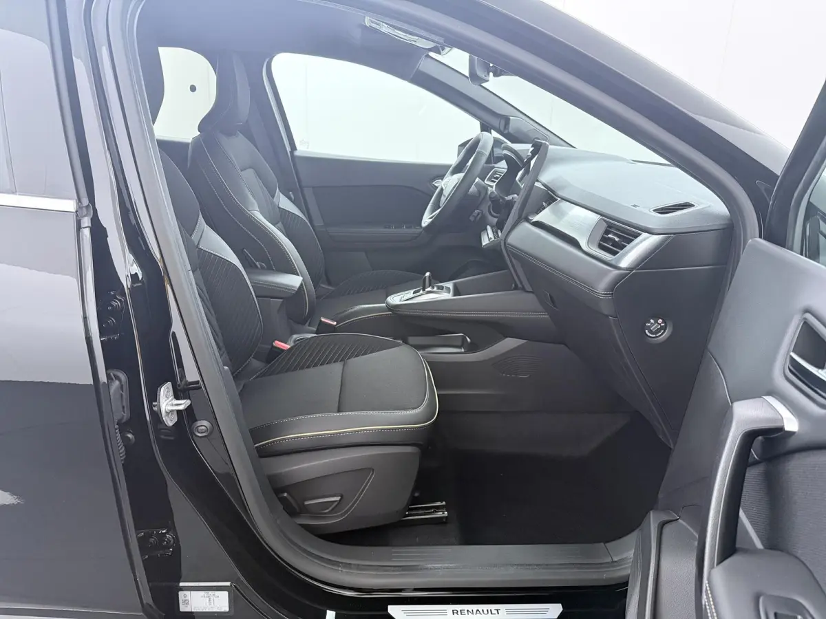 iconic full hybrid E-Tech 160 | Achteruitrijcamera | Active driver assist | Elektrisch verwarmbare voorstoelen