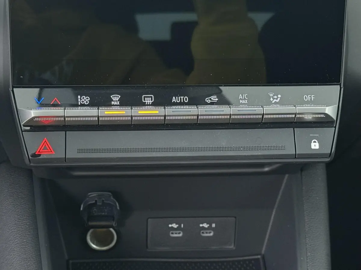 iconic full hybrid E-Tech 160 | Achteruitrijcamera | Active driver assist | Elektrisch verwarmbare voorstoelen