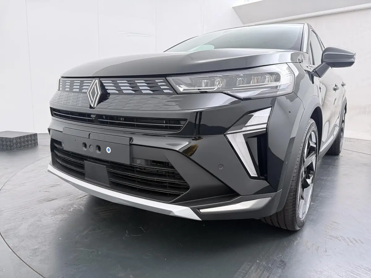 iconic full hybrid E-Tech 160 | Achteruitrijcamera | Active driver assist | Elektrisch verwarmbare voorstoelen