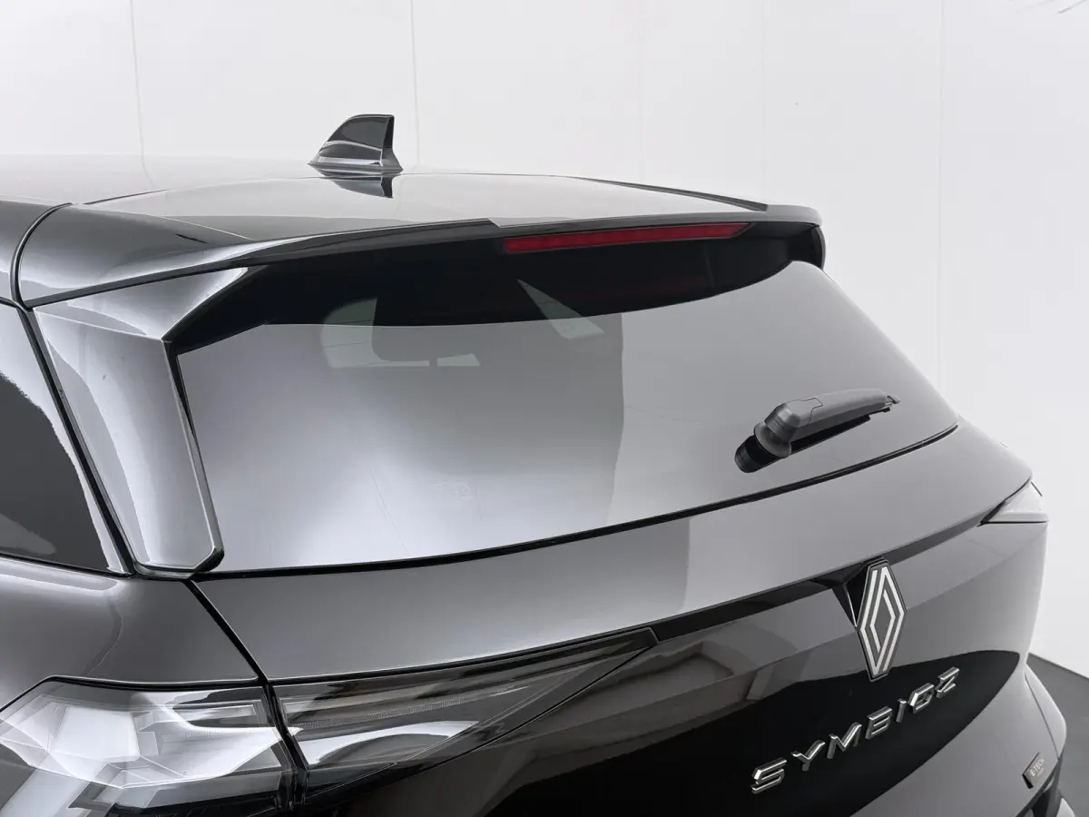 iconic full hybrid E-Tech 160 | Achteruitrijcamera | Active driver assist | Elektrisch verwarmbare voorstoelen