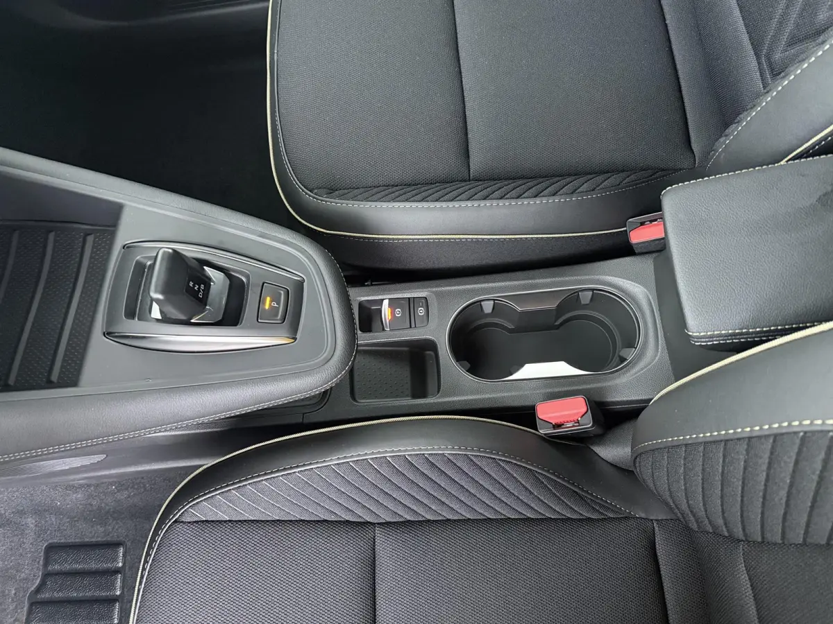 iconic full hybrid E-Tech 160 | Achteruitrijcamera | Active driver assist | Elektrisch verwarmbare voorstoelen