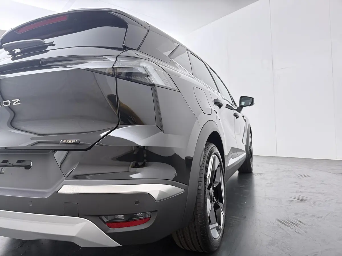 iconic full hybrid E-Tech 160 | Achteruitrijcamera | Active driver assist | Elektrisch verwarmbare voorstoelen