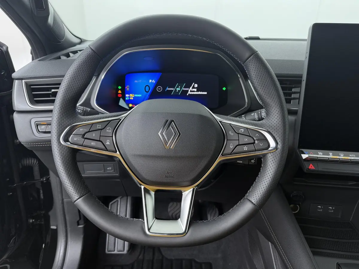 iconic full hybrid E-Tech 160 | Achteruitrijcamera | Active driver assist | Elektrisch verwarmbare voorstoelen