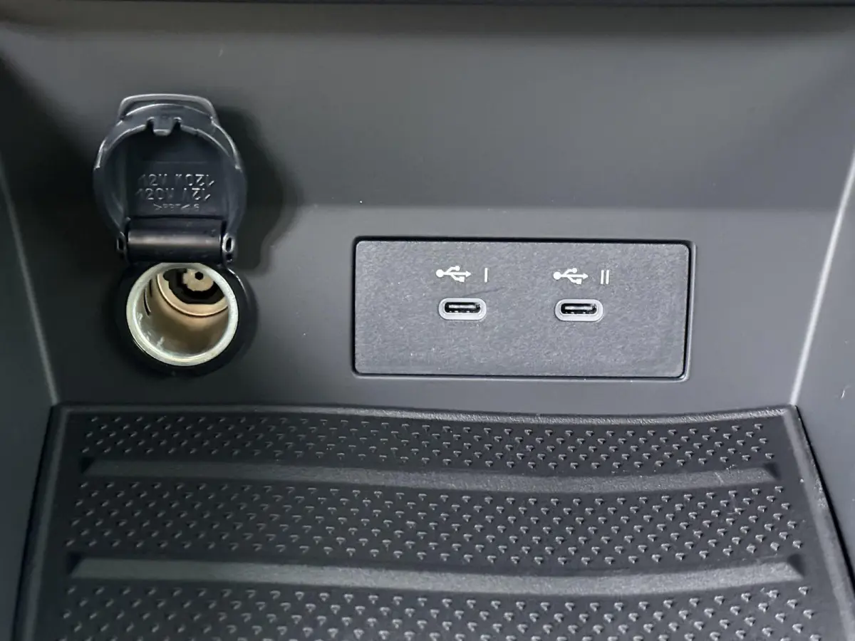 iconic full hybrid E-Tech 160 | Achteruitrijcamera | Active driver assist | Elektrisch verwarmbare voorstoelen