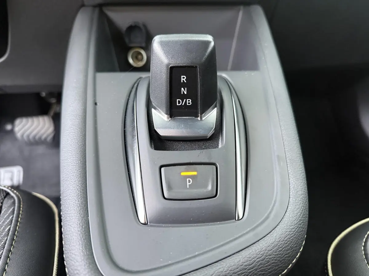 iconic full hybrid E-Tech 160 | Achteruitrijcamera | Active driver assist | Elektrisch verwarmbare voorstoelen
