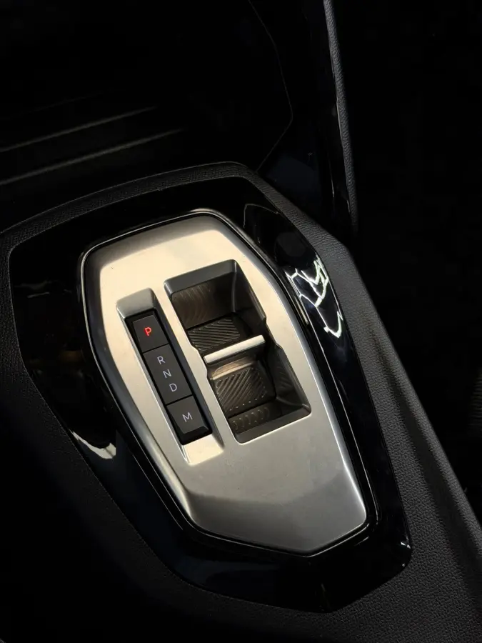 1.2 Hybrid 100 e-DCS6 Active CarPlay