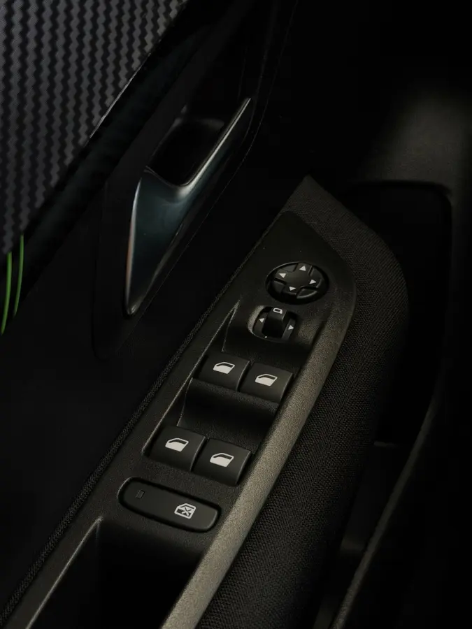 1.2 Hybrid 100 e-DCS6 Active CarPlay