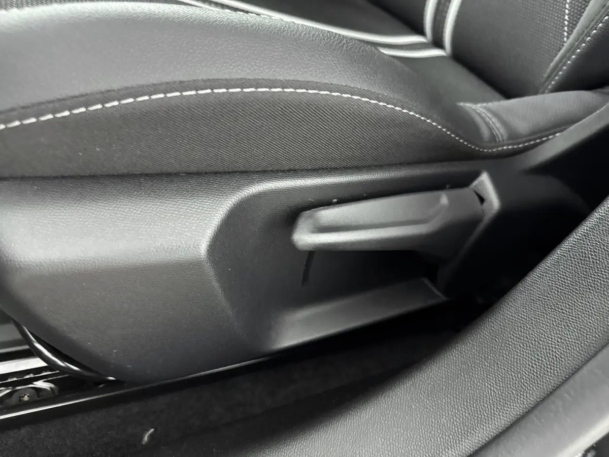 1.2 Turbo Hybrid GS | Navigatie | Dodehoekdetectie | Lichtmetalen velgen | Camera | Stoel- + stuurverwarming |