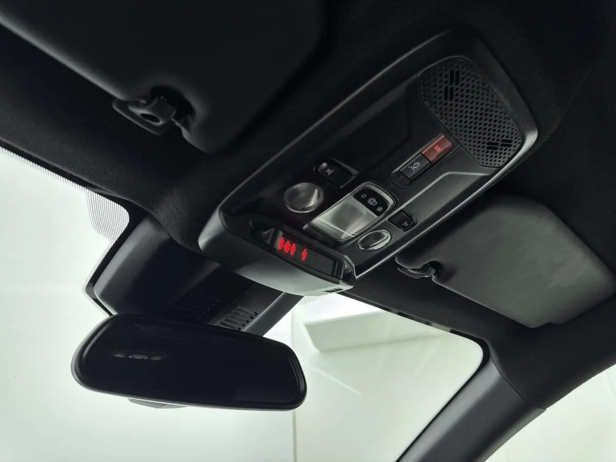 1.2 Turbo Hybrid GS | Navigatie | Dodehoekdetectie | Lichtmetalen velgen | Camera | Stoel- + stuurverwarming |