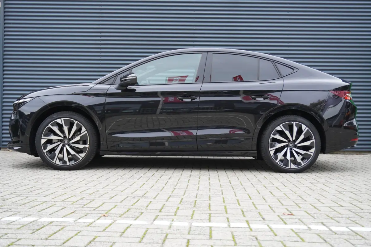 85 286pk Sportline | Panoramadak | Trekhaak | Head-up | Massage