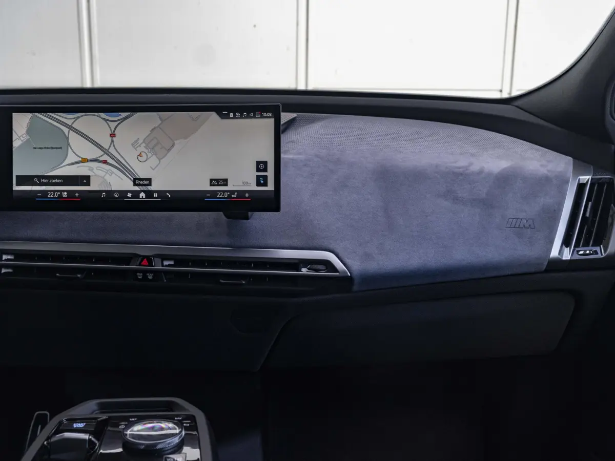 xDrive45 | M Sportpakket Pro | Comfort Pakket | Innovation Pack | Soft-close | Panoramadak | Trekhaak
