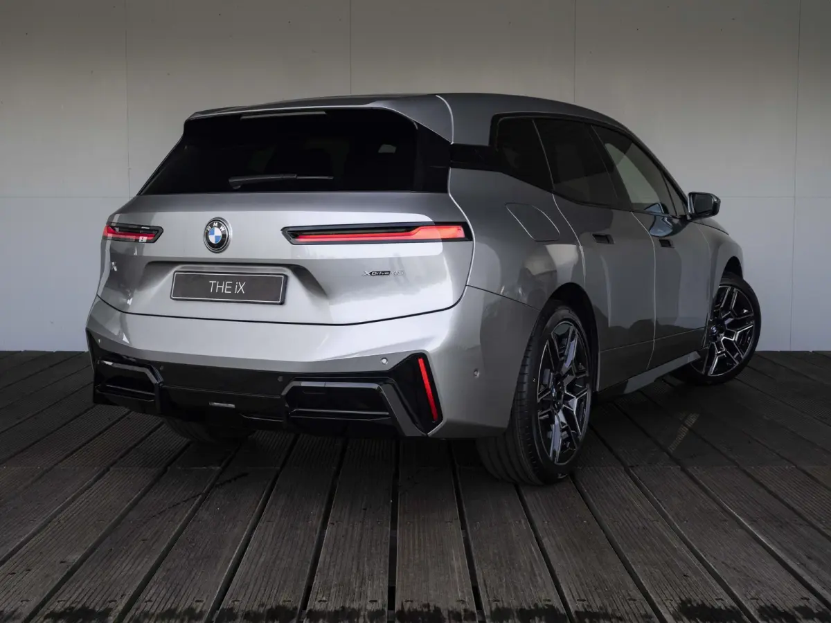 xDrive45 | M Sportpakket Pro | Comfort Pakket | Innovation Pack | Soft-close | Panoramadak | Trekhaak