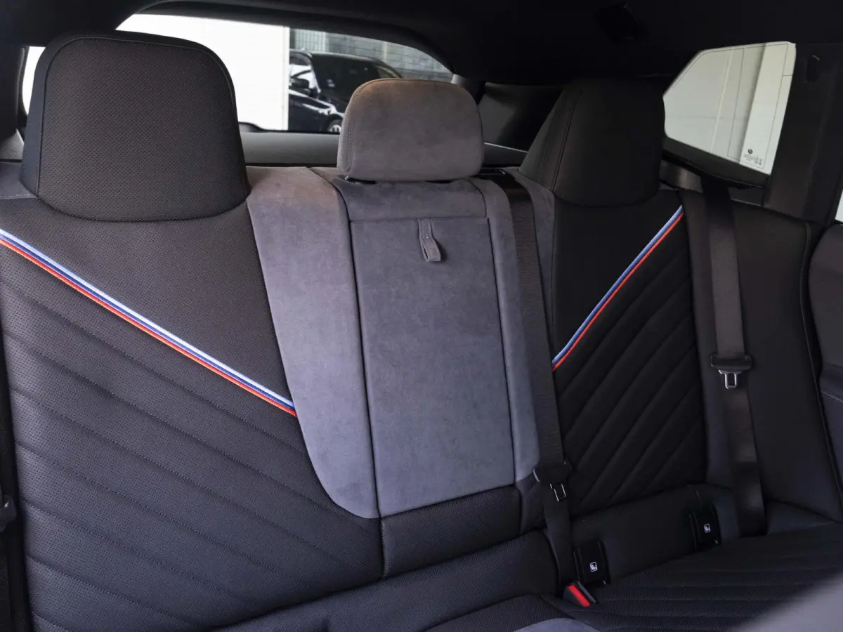 xDrive45 | M Sportpakket Pro | Comfort Pakket | Innovation Pack | Soft-close | Panoramadak | Trekhaak