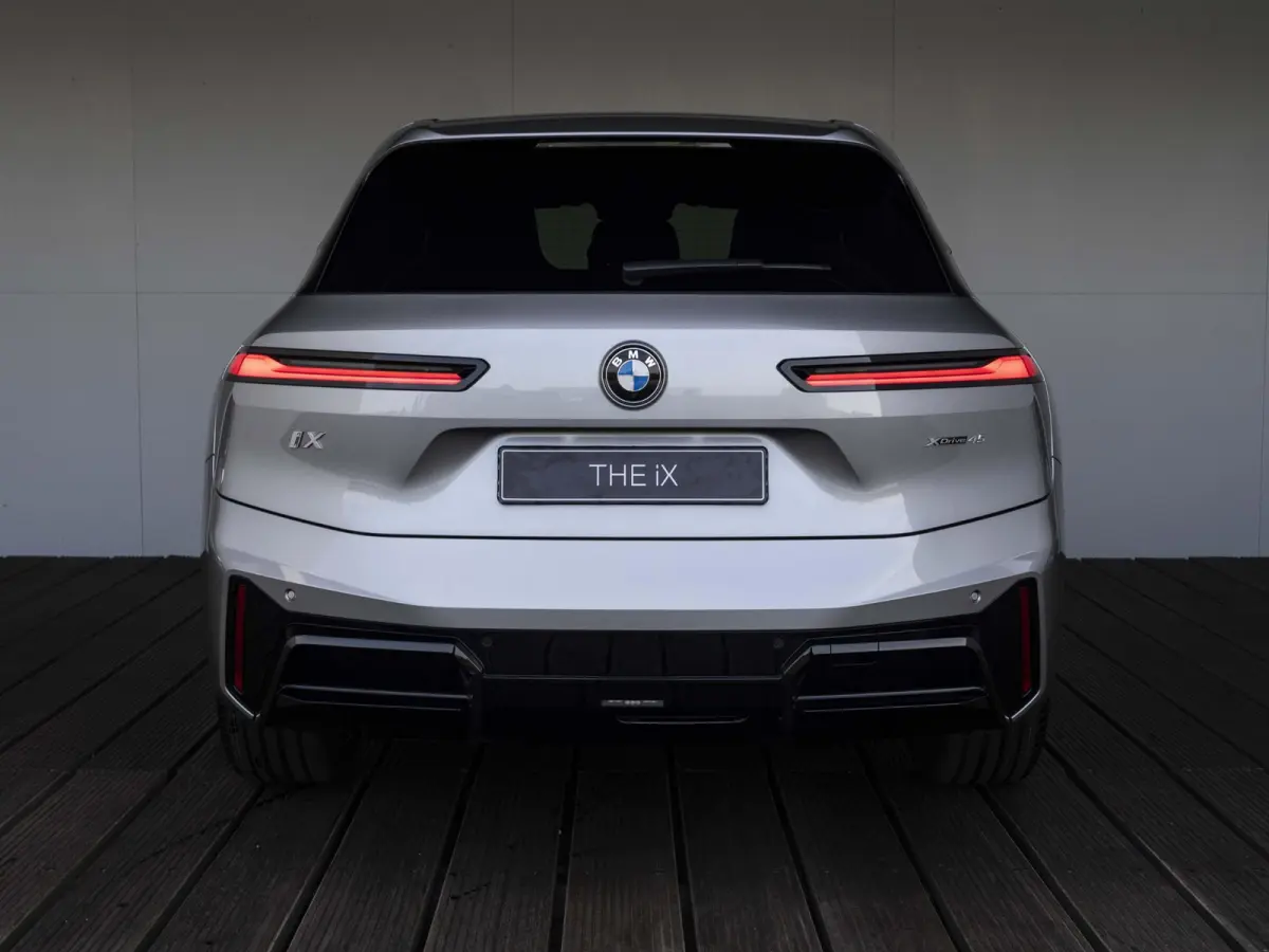 xDrive45 | M Sportpakket Pro | Comfort Pakket | Innovation Pack | Soft-close | Panoramadak | Trekhaak