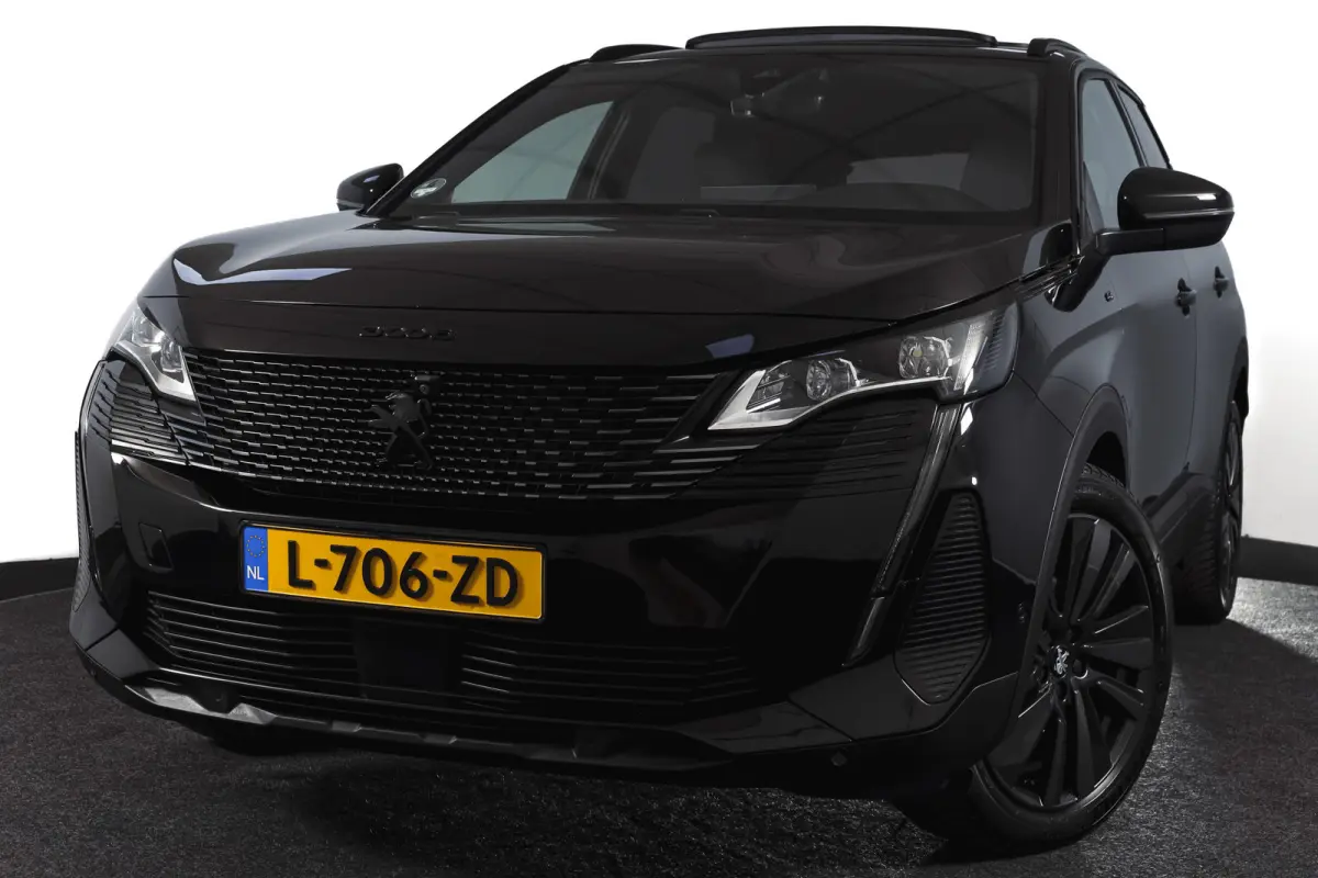 1.2 PureTech Blue Lease GT 131 PK | black pakket | S/K-Panodak | Dig. Cockpit | Adapt. Cruise | Stoelverw. | PDC | Camera | NAV + App. Connect | ECC | Elek. Klep | LM 19" |