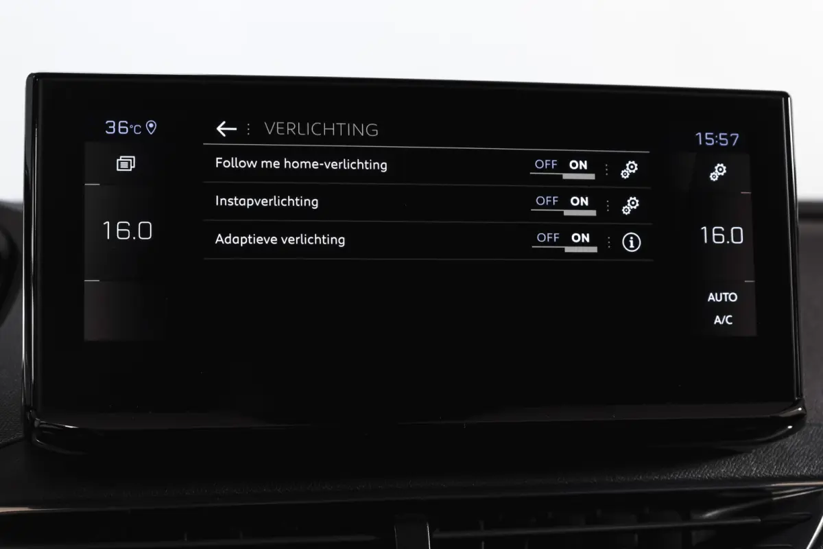 1.2 PureTech Blue Lease GT 131 PK | black pakket | S/K-Panodak | Dig. Cockpit | Adapt. Cruise | Stoelverw. | PDC | Camera | NAV + App. Connect | ECC | Elek. Klep | LM 19" |