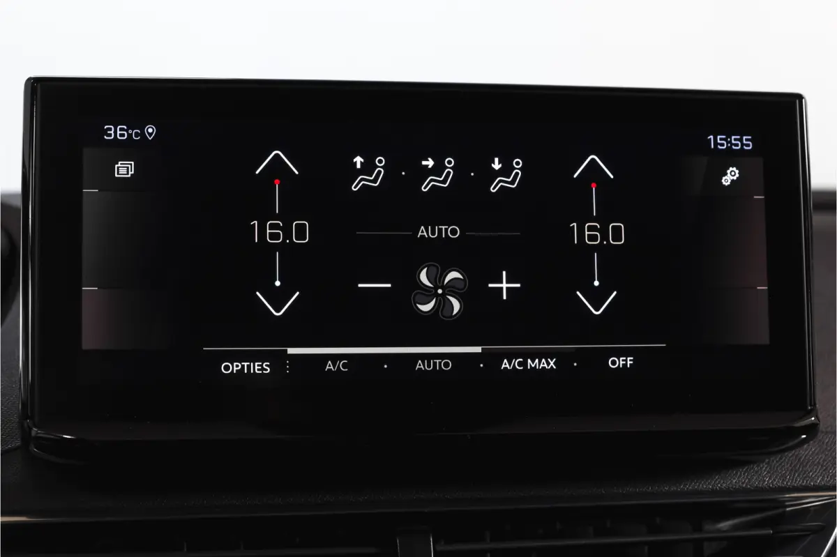 1.2 PureTech Blue Lease GT 131 PK | black pakket | S/K-Panodak | Dig. Cockpit | Adapt. Cruise | Stoelverw. | PDC | Camera | NAV + App. Connect | ECC | Elek. Klep | LM 19" |