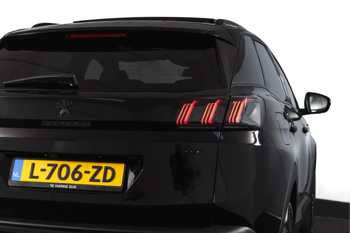 1.2 PureTech Blue Lease GT 131 PK | black pakket | S/K-Panodak | Dig. Cockpit | Adapt. Cruise | Stoelverw. | PDC | Camera | NAV + App. Connect | ECC | Elek. Klep | LM 19" |