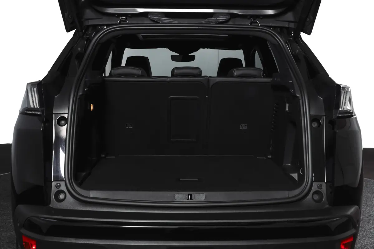 1.2 PureTech Blue Lease GT 131 PK | black pakket | S/K-Panodak | Dig. Cockpit | Adapt. Cruise | Stoelverw. | PDC | Camera | NAV + App. Connect | ECC | Elek. Klep | LM 19" |