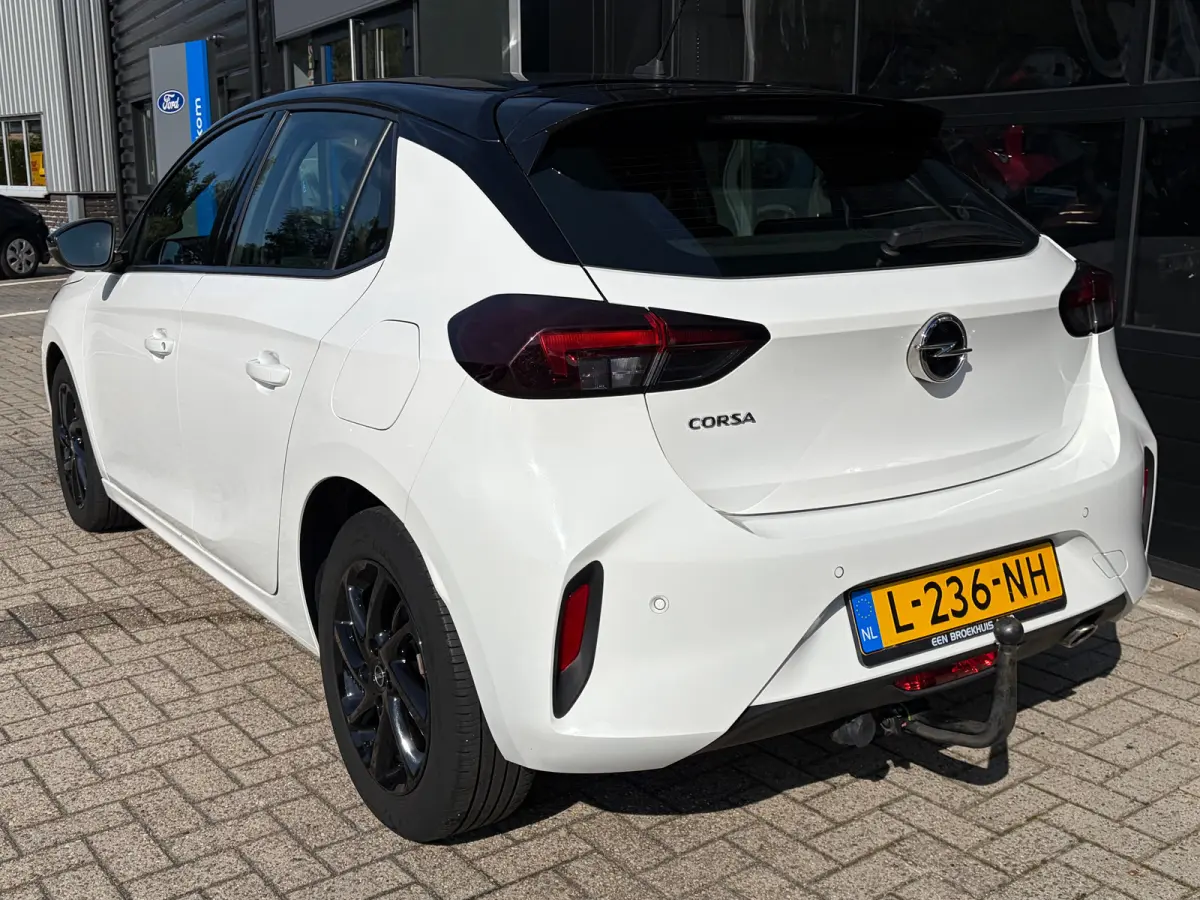 1.2 Turbo 100 PK GS Line | TREKHAAK AFNB.| NAVIGATIE + APPLE CARPLAY/ANDROID AUTO| KEYLESS ENTRY & START| GROOT MULTIMEDIA SCHERM| DRAADLOZE TELEFOONLADER| ELEC. CLIMATE CONTROL| DAB| LED| E