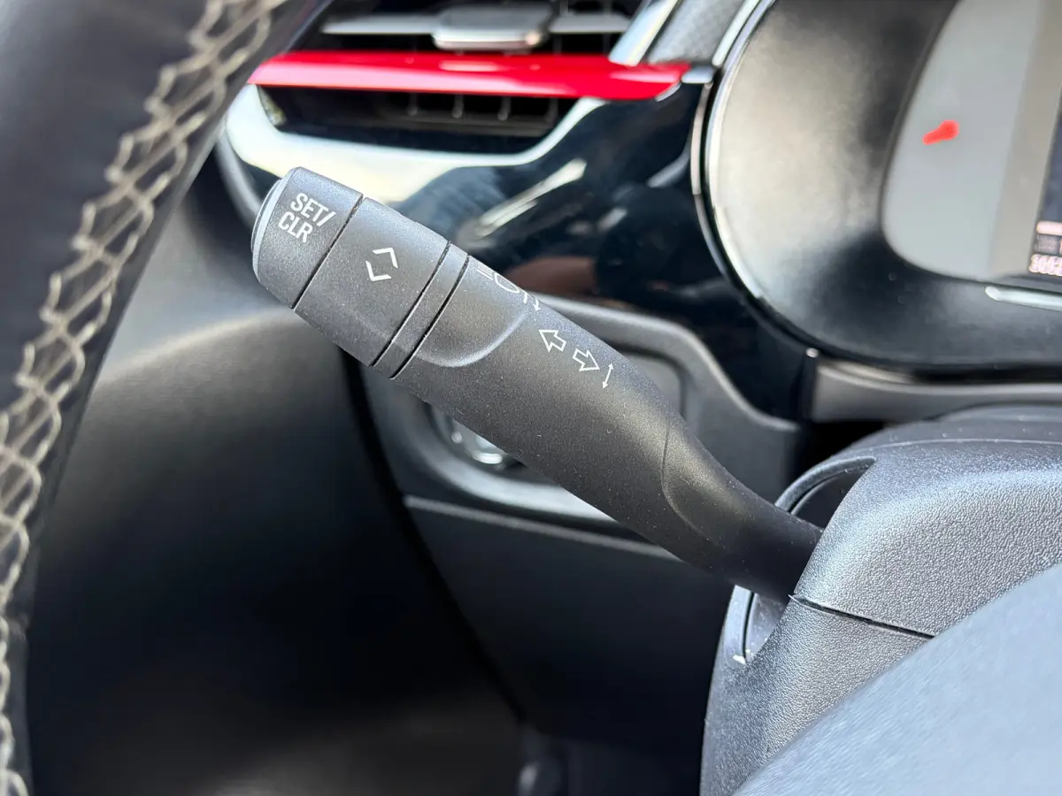 1.2 Turbo 100 PK GS Line | TREKHAAK AFNB.| NAVIGATIE + APPLE CARPLAY/ANDROID AUTO| KEYLESS ENTRY & START| GROOT MULTIMEDIA SCHERM| DRAADLOZE TELEFOONLADER| ELEC. CLIMATE CONTROL| DAB| LED| E
