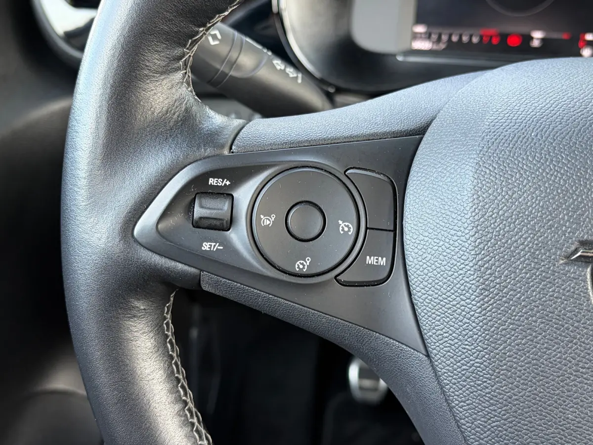 1.2 Turbo 100 PK GS Line | TREKHAAK AFNB.| NAVIGATIE + APPLE CARPLAY/ANDROID AUTO| KEYLESS ENTRY & START| GROOT MULTIMEDIA SCHERM| DRAADLOZE TELEFOONLADER| ELEC. CLIMATE CONTROL| DAB| LED| E