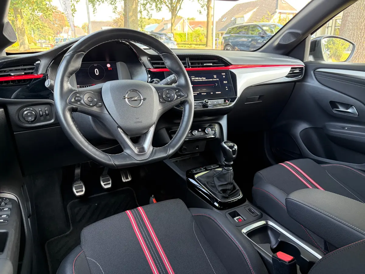 1.2 Turbo 100 PK GS Line | TREKHAAK AFNB.| NAVIGATIE + APPLE CARPLAY/ANDROID AUTO| KEYLESS ENTRY & START| GROOT MULTIMEDIA SCHERM| DRAADLOZE TELEFOONLADER| ELEC. CLIMATE CONTROL| DAB| LED| E