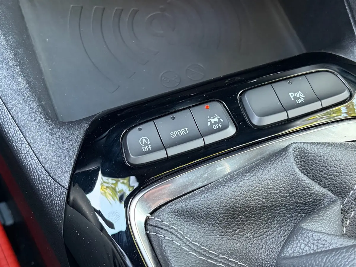 1.2 Turbo 100 PK GS Line | TREKHAAK AFNB.| NAVIGATIE + APPLE CARPLAY/ANDROID AUTO| KEYLESS ENTRY & START| GROOT MULTIMEDIA SCHERM| DRAADLOZE TELEFOONLADER| ELEC. CLIMATE CONTROL| DAB| LED| E