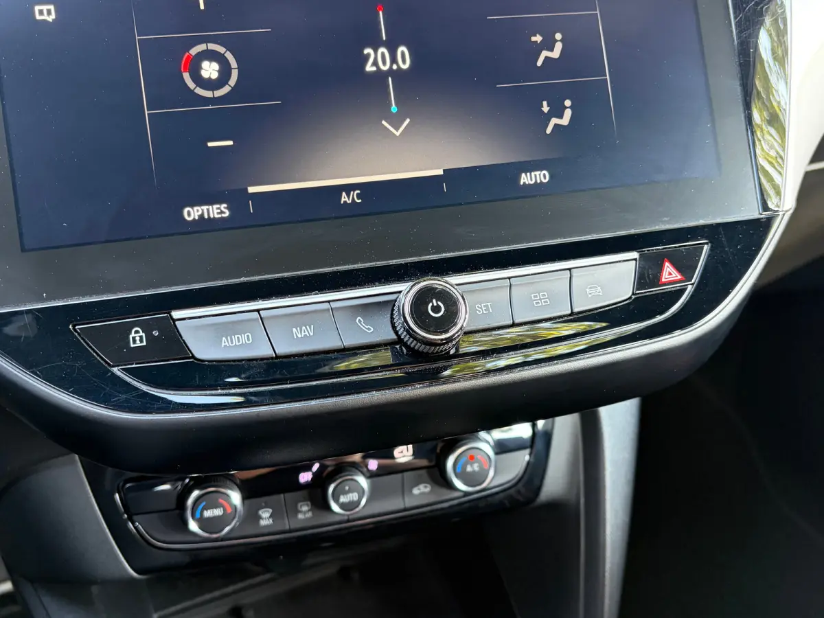 1.2 Turbo 100 PK GS Line | TREKHAAK AFNB.| NAVIGATIE + APPLE CARPLAY/ANDROID AUTO| KEYLESS ENTRY & START| GROOT MULTIMEDIA SCHERM| DRAADLOZE TELEFOONLADER| ELEC. CLIMATE CONTROL| DAB| LED| E
